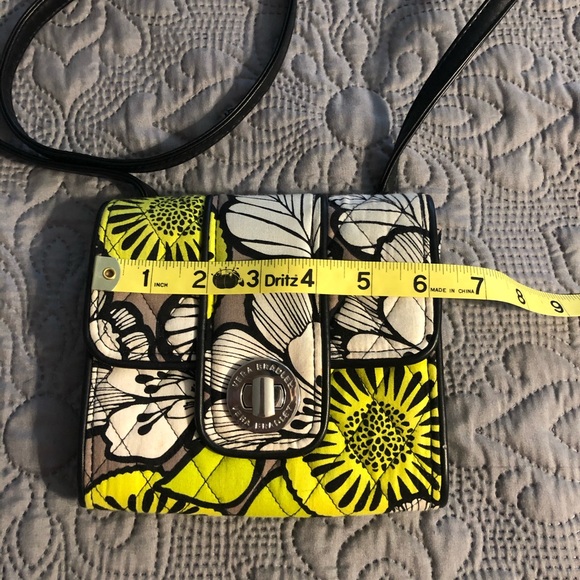 Vera Bradley crossbody - Picture 4 of 8